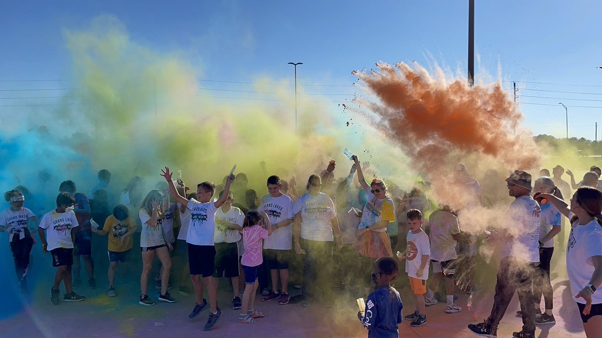 NaeTheRealtor's tweet photo. First Grand Lakes Junior High fundraiser in the books! Thank you to everyone in the community who brought your kiddos out to support the Tigers! #colorrun #fundrsiser #gljh https://t.co/86D7k1OhAa