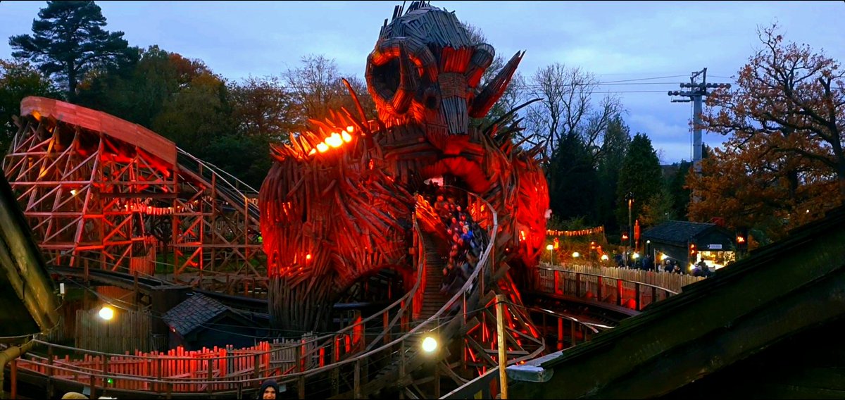 Had an incredible day <a href="/altontowers/">Alton Towers Resort</a> for the Fireworks Spectacular! Best display I've ever experienced + fantastic rides in the dark. It was lovely to meet <a href="/ThemeParkWW/">Theme Park Worldwide</a> again and a great way to end off the season. - Can't wait for 2022 🎉🎢🎆