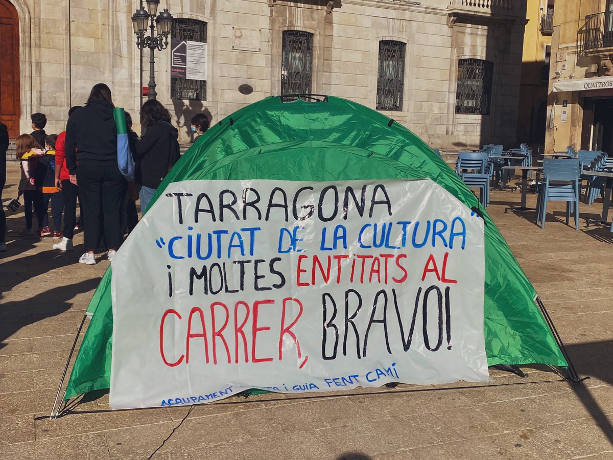 júlia camprubí tweet media