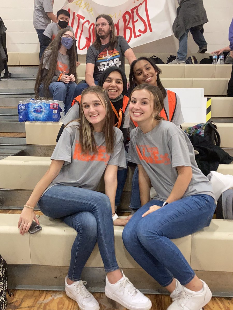 DHSrobotEx's tweet image. We made it into the semifinals!! #demodaze #montgomeryBEST #BESTrobotics2021