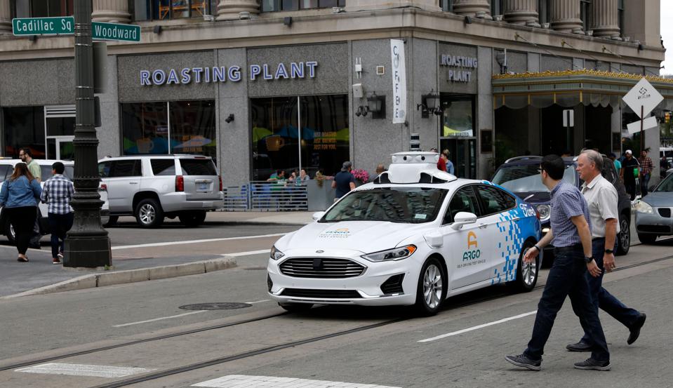 carltonreid's tweet image. Biden’s $1.2 Trillion Infrastructure Bill Hastens Beacon Wearing For Bicyclists And Pedestrians To Enable Detection By Connected Cars forbes.com/sites/carltonr…
