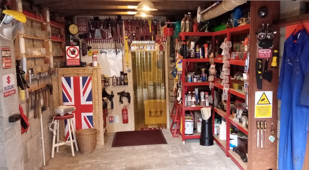 billhunter's tweet photo. Major tidy up of my garage/workshop over the past few weeks.
Shelving installed and tools on hooks!
Suspect it will be back to the usual clutter before too long though. https://t.co/PTzzI2WX7b