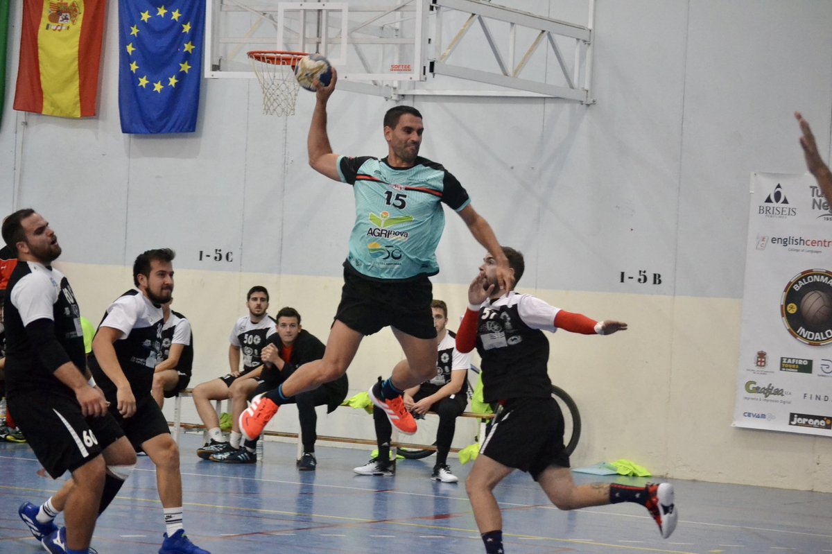 ¡No bajan el listón! El Agrinova <a href="/BM_Roquetas/">Club Balonmano Roquetas</a> sigue intratable. Cuarta victoria con contundencia en cuatro partidos disputados. En esta ocasión en la visita al <a href="/BmIndalo/">@BmIndalo</a> por 15-35 ¡Vamos Roquetas! 💪❤️🖤