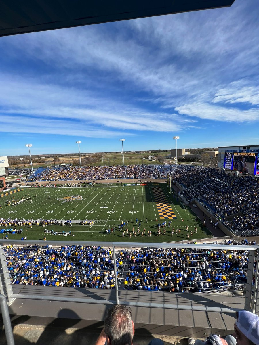 JamisonLamp's tweet photo. Great day to be a jackrabbit!! https://t.co/mPUDqbGP0q