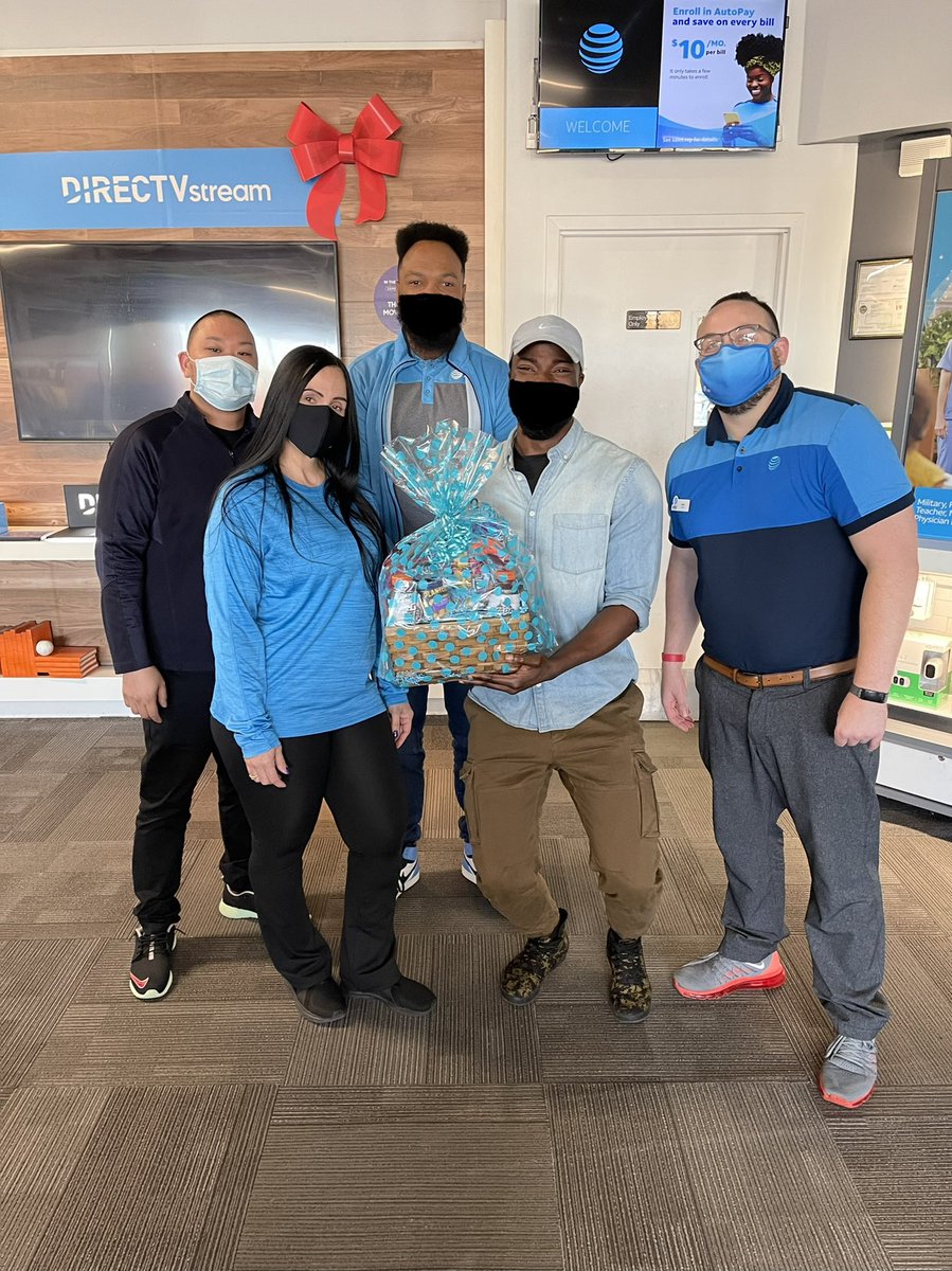 Justin_Grant__'s tweet photo. Leaders,

Please join me in congratulating Jimi as he transitions on to bigger and better things outside of AT&amp;T after 5 years of extraordinary leadership and consistency🥲. It was an honor to have been apart of his personal development &amp; AT&amp;T journey. 
@ATT 
#Pikesville🦅 https://t.co/EozauiaxOX