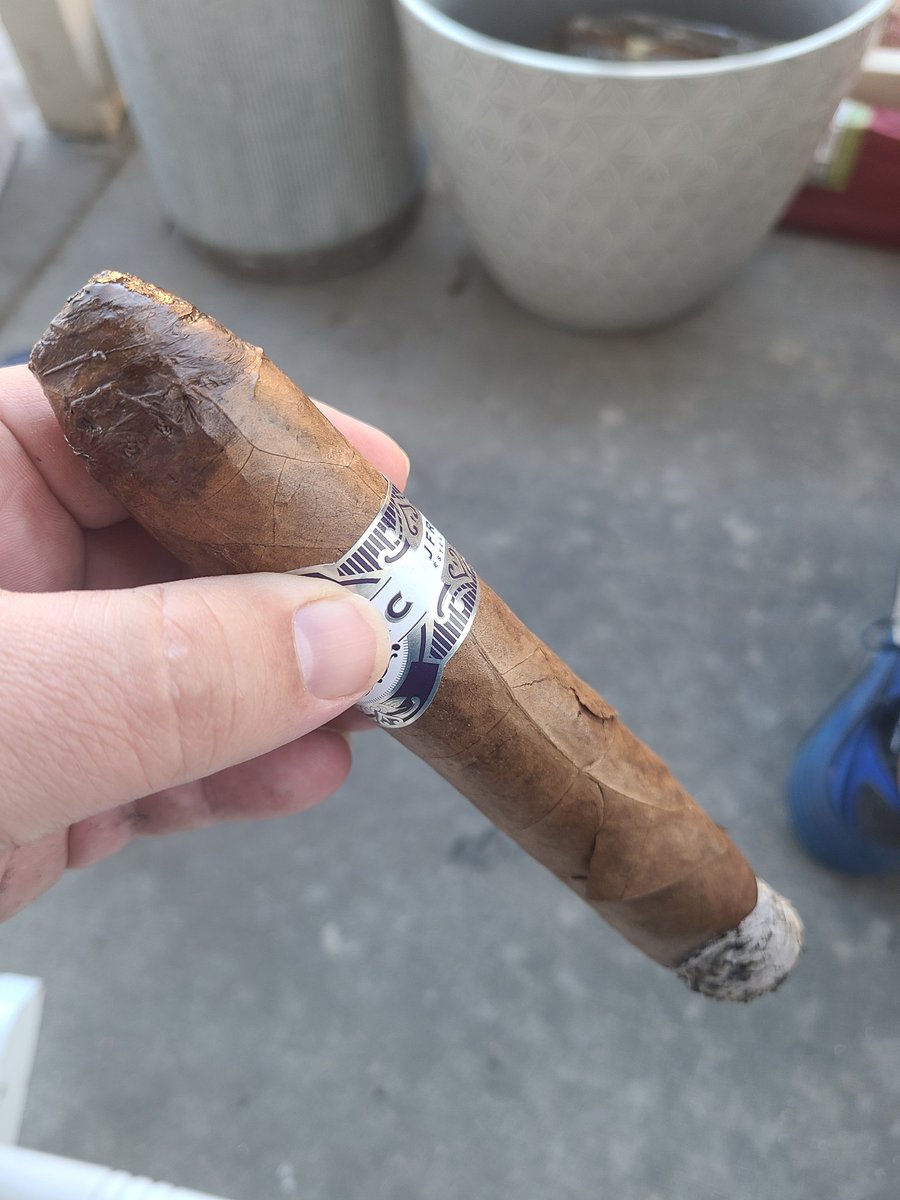 Nothing like 75 degrees in Colorado, rocking on the front porch smoking a stogie. Btw... this cigar is an 8x80, so I'll be here awhile😂😂🤣