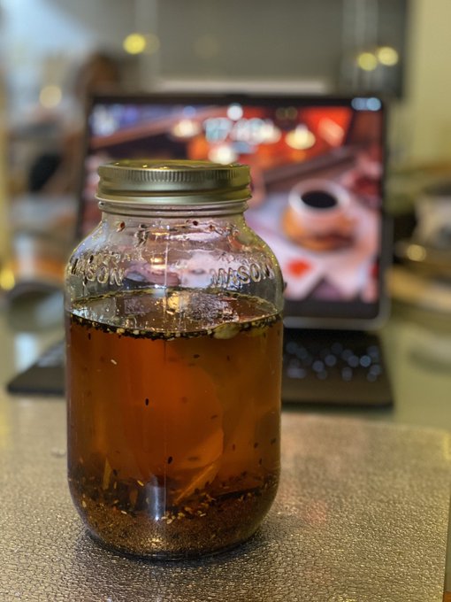 Actually cooking spicy oil with my bestie 🌶😋 https://t.co/B6K6W6bQHV