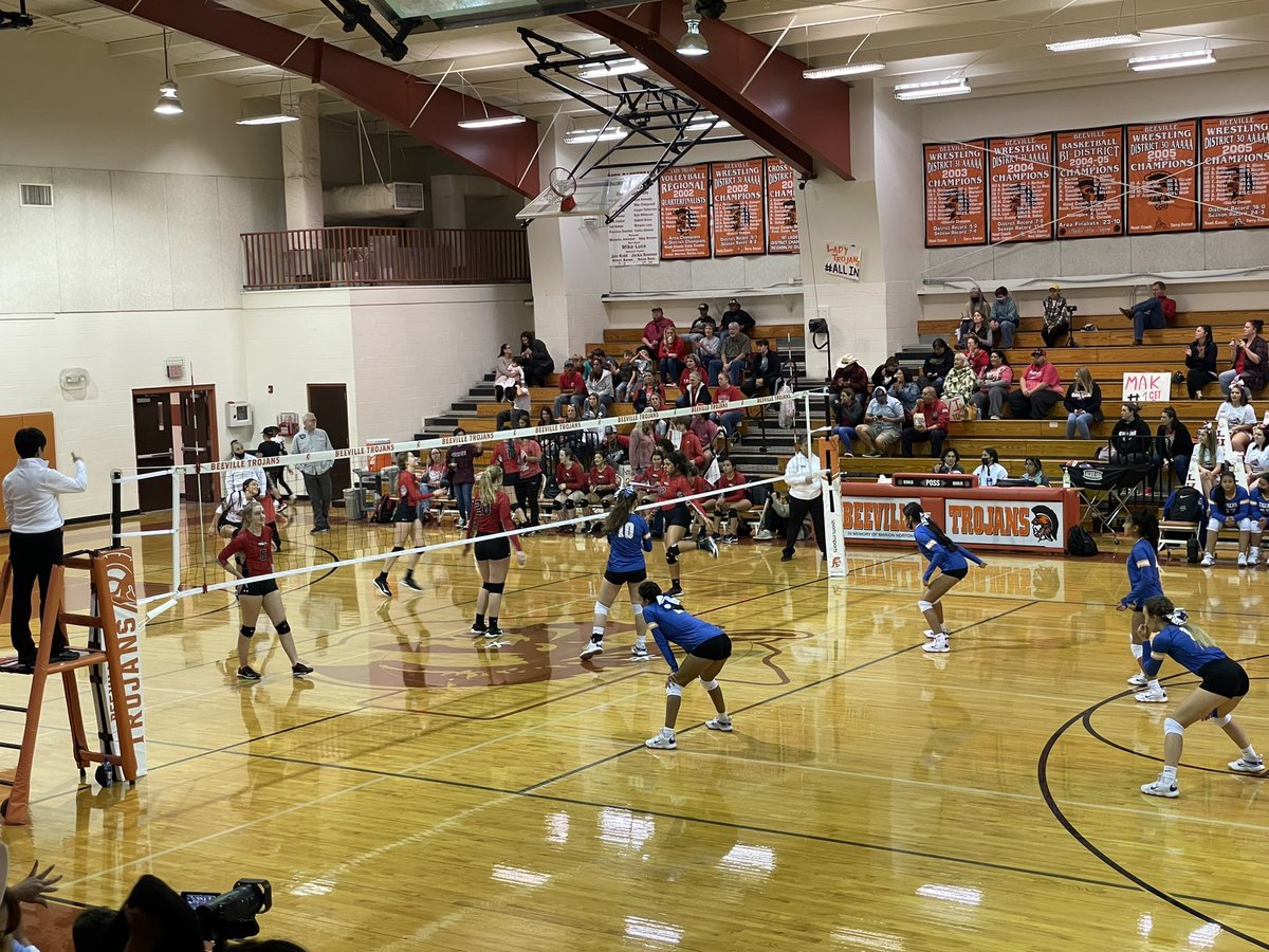 claireecruz5's tweet photo. I’ll have your updates from another Region IV-1A area round match, this one between the San Isidro Lady Tigers and the Leakey Lady Eagles #RGVVolleyball https://t.co/5BMTD2n1Mb