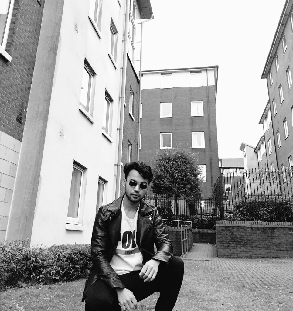 benidictinrupu's tweet image. Black is always a class apart ...
#Tiharvibes