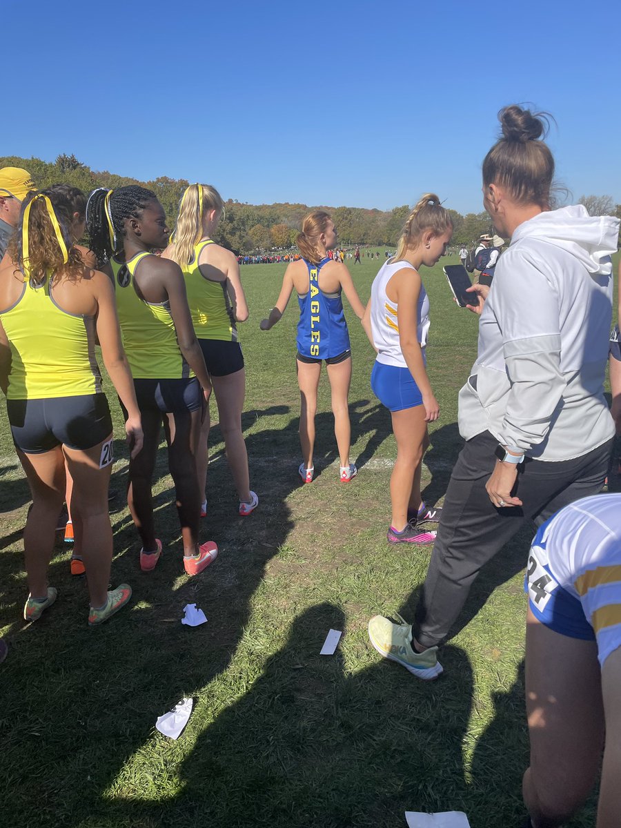 Sandburg_fanz's tweet photo. Congratulations to our boys cross country team on PLACING 1ST IN THE STATE and a BIG shoutout to Ava Giblin for representing our girls cross country team at state! Also congrats to seniors Declan,Brock and Sean on top 20 in the state !! LETS GO EAGLES! #IT2GOOD2BEBACK https://t.co/4IMjrKSw01