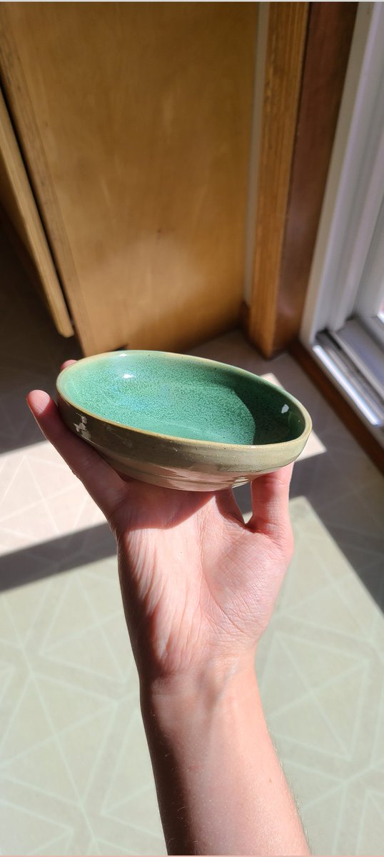 clairesplatoon's tweet photo. MY BOWLS ARE DONE,,, also I got my ears pierced!! https://t.co/B6zdTdvdKS