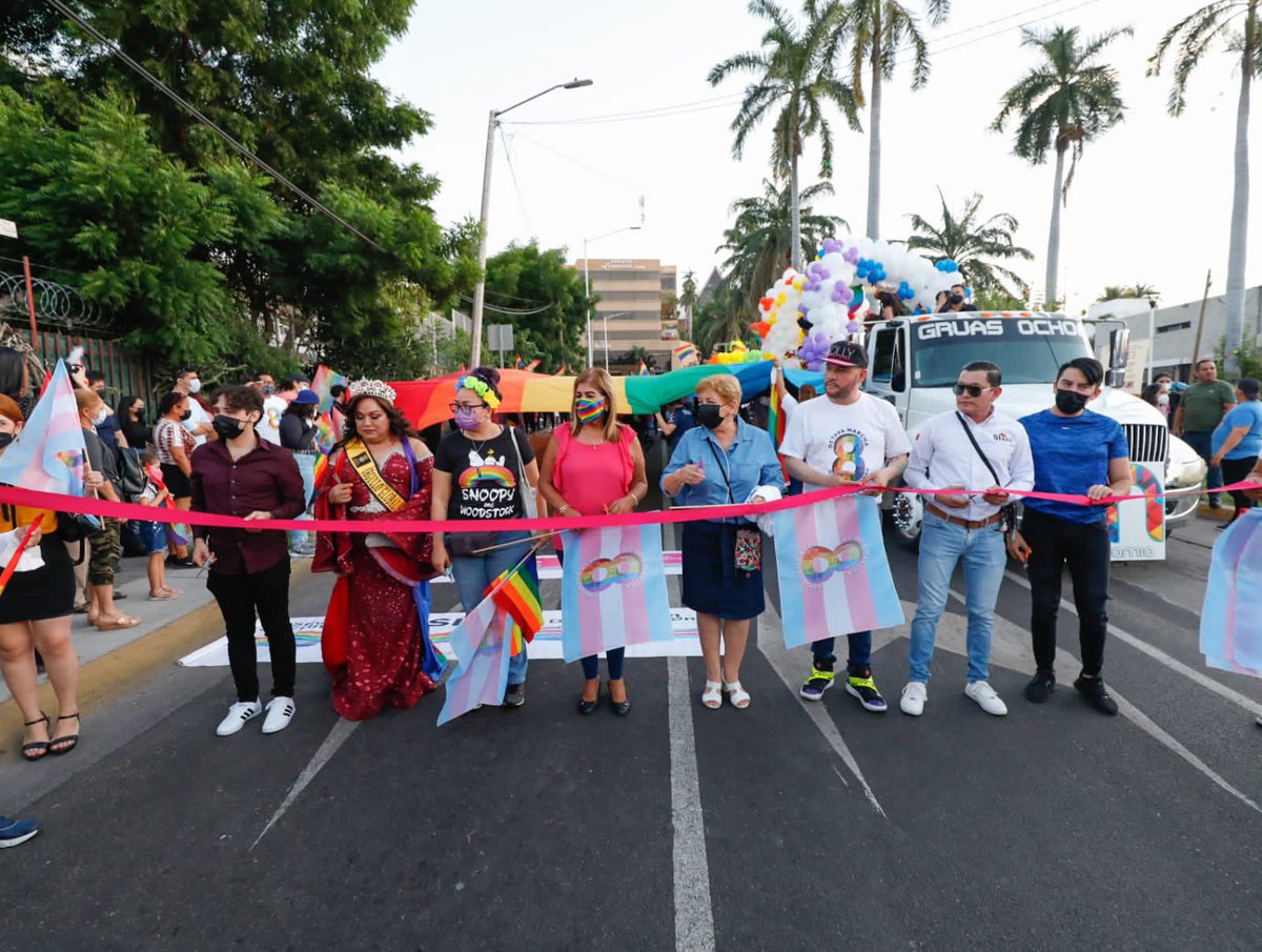 noticieristas's tweet photo. #CelebrandoElAmor 🌈 | ¡Con orgullo! En Culiacán, llevan a cabo la 8va Marcha de la Diversidad

La marcha arrancó en “La Lomita” para terminar en Difocur. 

#ObservandoEnVivo 🔴 | @Noticierista https://t.co/kmjmOBTgP7