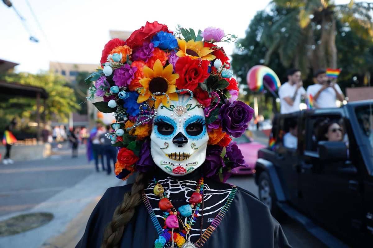 noticieristas's tweet photo. #CelebrandoElAmor 🌈 | ¡Con orgullo! En Culiacán, llevan a cabo la 8va Marcha de la Diversidad

La marcha arrancó en “La Lomita” para terminar en Difocur. 

#ObservandoEnVivo 🔴 | @Noticierista https://t.co/kmjmOBTgP7