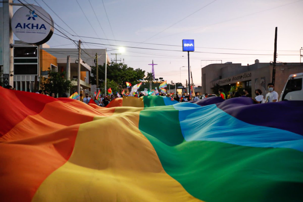 noticieristas's tweet photo. #CelebrandoElAmor 🌈 | ¡Con orgullo! En Culiacán, llevan a cabo la 8va Marcha de la Diversidad

La marcha arrancó en “La Lomita” para terminar en Difocur. 

#ObservandoEnVivo 🔴 | @Noticierista https://t.co/kmjmOBTgP7