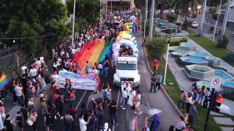 noticieristas's tweet photo. El artista Pavel Arámbula fue coronado como “Reina de la Diversidad Sinaloa 2021” y fue el encargado de dar un show al término del evento en el Ágora de Difocur. 

#ObservandoEnVivo🔴 | @Noticierista https://t.co/f9mbRXP5zi