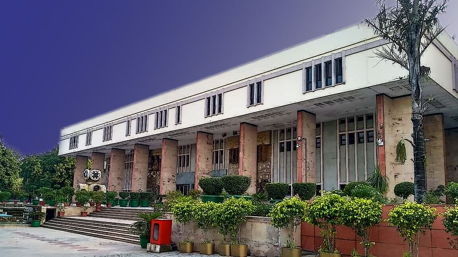 barandbench's tweet photo. Husband viewed wife as cash cow: Delhi High Court dissolves marriage

report by @prashantjha996 

Read story: https://t.co/cQfNJY3tjd https://t.co/EqC7kzwRvo