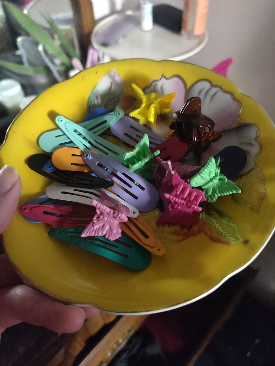 dryadsss's tweet photo. Hair clip tea saucer. https://t.co/GYhueX6jtg