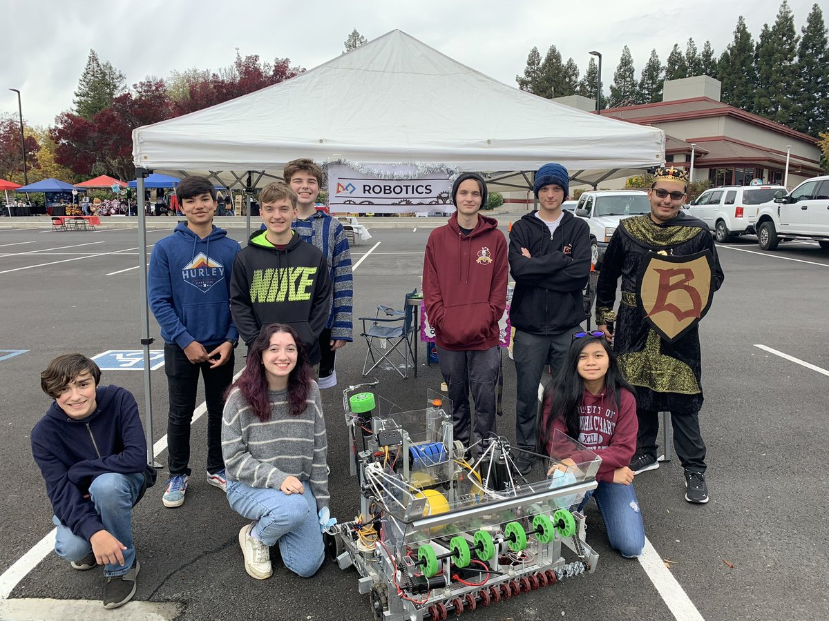 HydraRobo2288's tweet photo. Great job to our robotics team for helping out at the robotics booth at the Vendor Fair earlier today! We had a ton of fun and continued to work hard to sell what we had at our booth! https://t.co/SglBs8oHmH