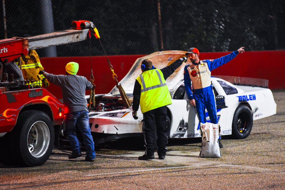 RacingAmerica's tweet photo. “The big one” happens @MMSracetrack, collecting multiple cars. (43/100 laps)
@jo_wilkinson11 & John Bolen receive some of the worst damage as track cleanup ensues.
Christopher Tullis still leads.
#ShowMePLM: https://t.co/aG08GcPbq1 https://t.co/Qr2NBpTuCh