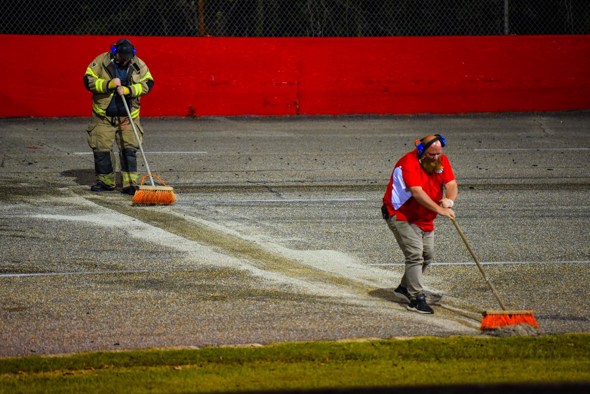 RacingAmerica's tweet photo. “The big one” happens @MMSracetrack, collecting multiple cars. (43/100 laps)
@jo_wilkinson11 & John Bolen receive some of the worst damage as track cleanup ensues.
Christopher Tullis still leads.
#ShowMePLM: https://t.co/aG08GcPbq1 https://t.co/Qr2NBpTuCh