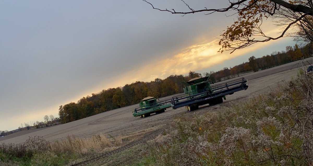 TinkVeri's tweet image. Keeping all them big green machines moving with whatever it takes. #mudfest2021 #ontag #titantrailers