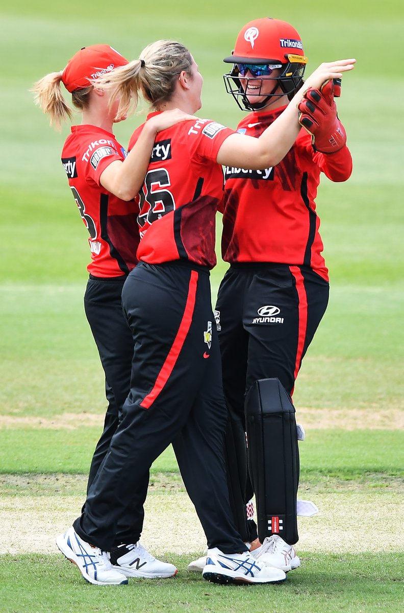 Tidy spell from <a href="/rodonnell14/">Rhiann O'Donnell</a> 4 overs 1/20

Stars 4/66 off 13 overs.

#GETONRED