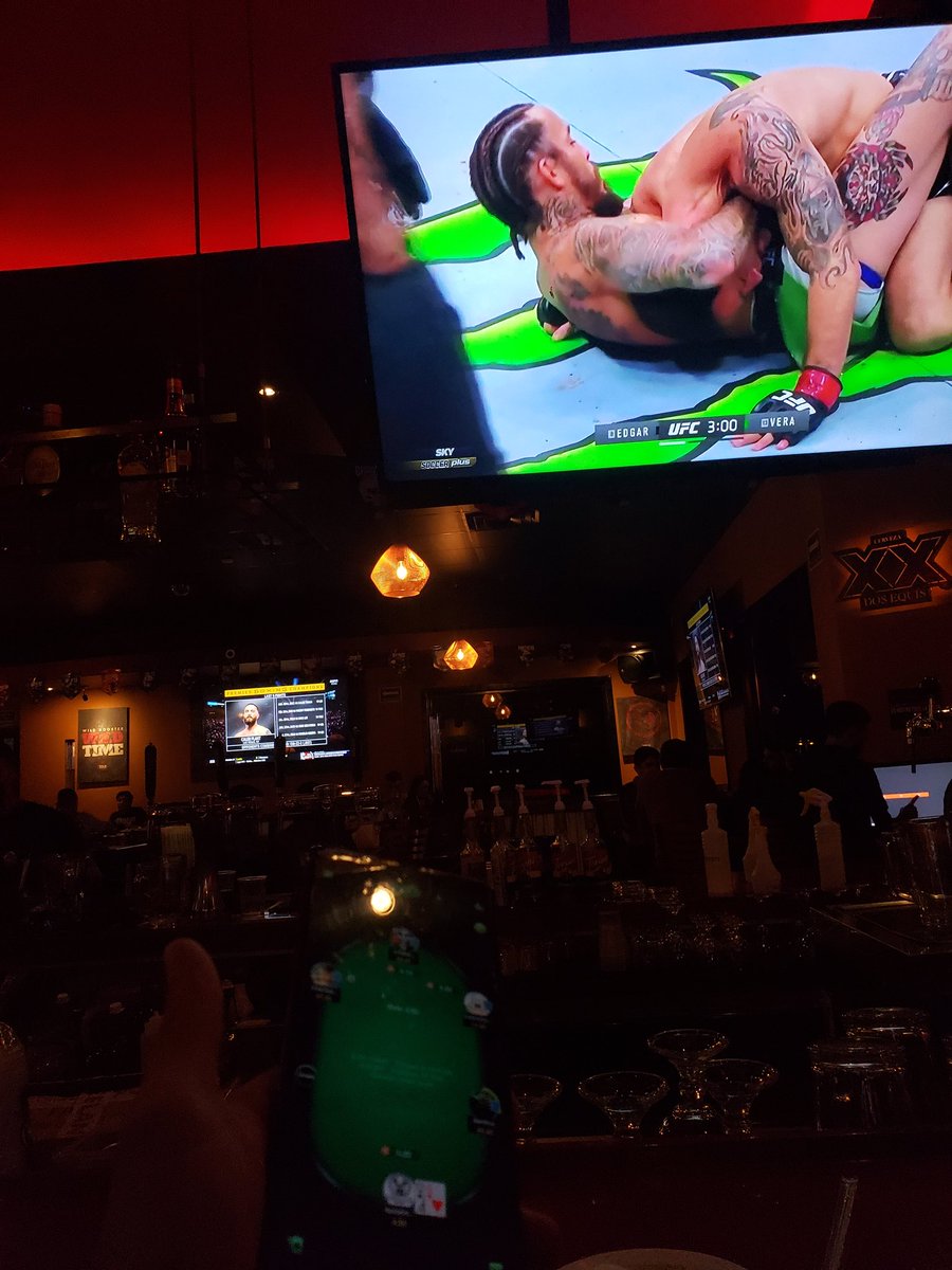 mx_poker's tweet photo. Jugando #poker en #norteñospokermx mientras veo #UFC268 y #caneloVsPlant en el #wildrooster https://t.co/5CNLMxsjbF