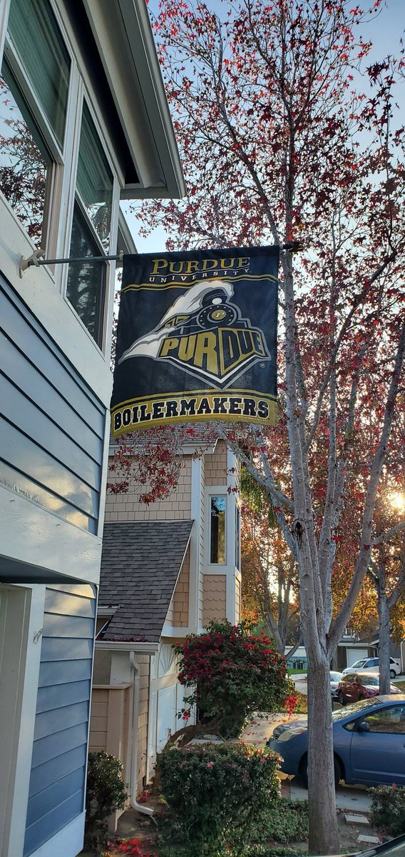 alexbernadett's tweet photo. Put this flag up -> beats #2 and #3 teams in the country.
Maybe it's time for the Tulane flag to fly again? ๐ค #HappyWifeHappyAlmamaterFlag #SpoilerUp #Spoilermakers https://t.co/NViPYCBgQ1