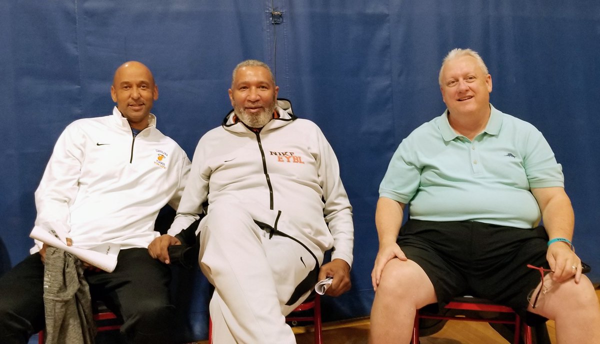 🚨🔥 #PDSuperScrimmage 🔥🚨
#CGHR | #TheCarolinas 

<a href="/BooWilliamsAAU/">Boo Williams</a> Came through to <a href="/PDSgirlsBBALL/">PDS Girls BBall</a> Super Scrimmage 

Kicking it with <a href="/GarnerFlames/">Carolina Flames EYBL</a> Director: Arne Morrris &amp; Dan Olson <a href="/CGBR27/">Dan Olson</a>

Legends of the Game.....👀

#CarolinaGirlsHoops #DaFuture