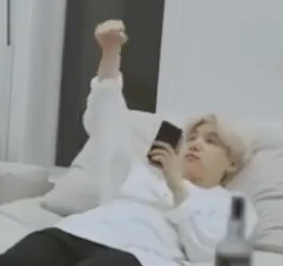 ㅁ..민윤기야...? 왤케 순한백설기가..된거야(