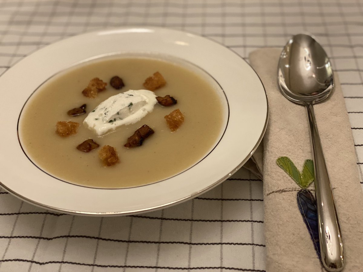 the_money_pit's tweet photo. Jerusalem artichoke velouté to start, followed by a main of seared duck breast with veggies and potatoes. https://t.co/cfQEPanGWR