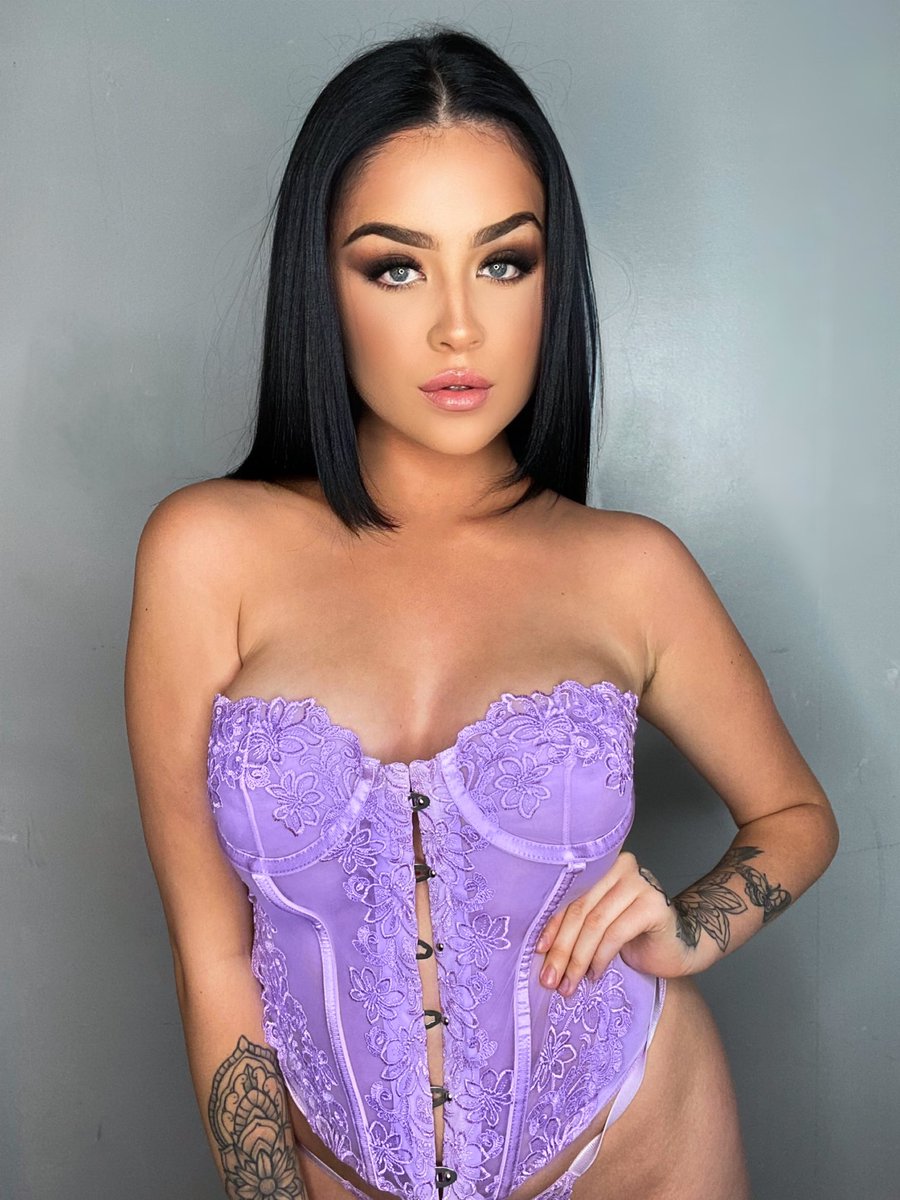 missjodieannexo's tweet photo. Classy is sexy right? 💜 https://t.co/0PQ13V4DXL