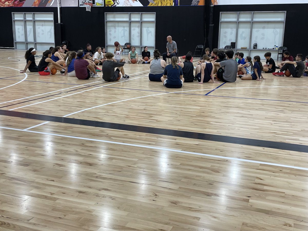 T86ers's tweet photo. Lots of Sixers at the Love shooting clinic in London! https://t.co/hMNYgl6azx