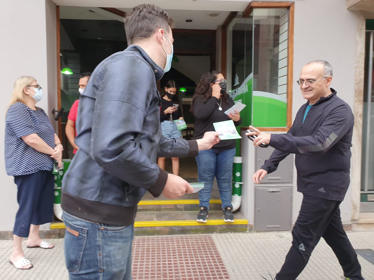 TodosxB's tweet photo. SEGUIMOS EN EQUIPO 💪🏼

👉 Ahora más que nunca, sigamos en equipo. 

🟢🗳 Acompáñanos el 14 de noviembre cortando boleta para transformar Bahía Blanca.

#Vecinalistas #CortáBoleta #VotáVerde #TodosxBahía https://t.co/aOKwS2m83a