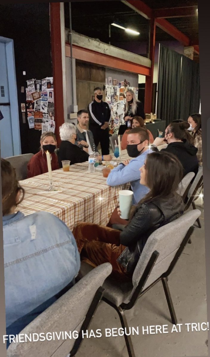 PortalOTHBR's tweet photo. 📲 | Jantar de Thanksgiving com o elenco no TRIC #AWITH3.
via IG Story (fwbcharityevents). https://t.co/LWAFK9HExQ