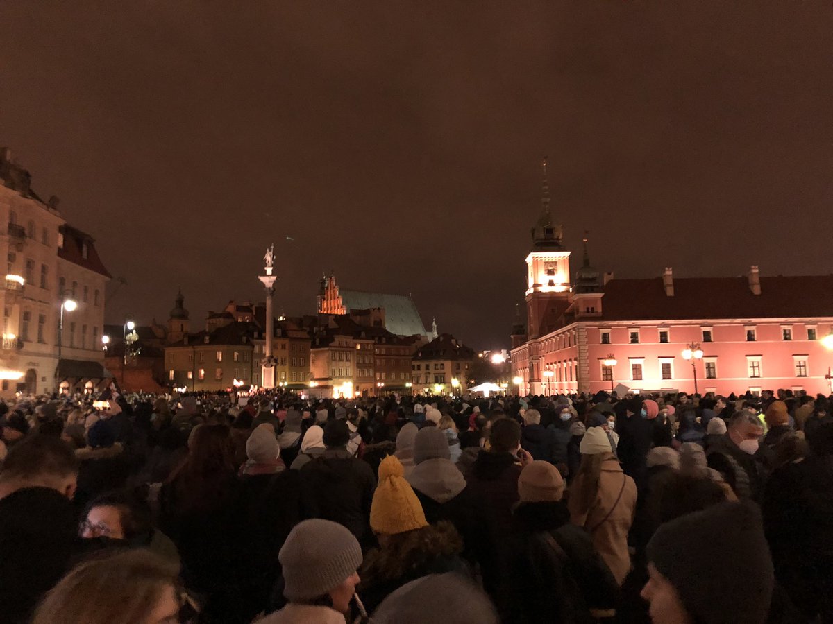 zofia_gloria's tweet photo. #AniJednejWięcej #onenomore #Warsaw https://t.co/Rj9wvkvXWD