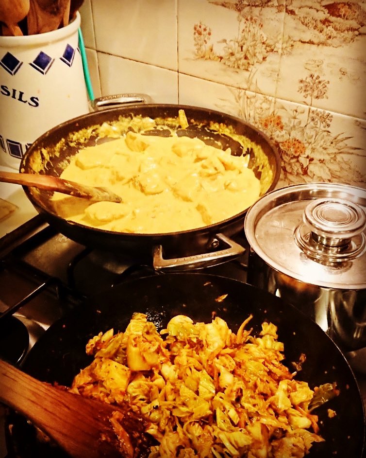 DorsetRachel's tweet photo. #Tonightsmenu makes a very late entry for #GoodNewsSaturday: a quick chicken korma with coconut rice &amp; shredded savoy cabbage stir fried with ginger, garlic, chilli &amp; a big spoonful of turmeric pickle.  Looks a bit messy, tastes a bit delicious.  #mealsfrommyvegbox https://t.co/7uYrKNB09n