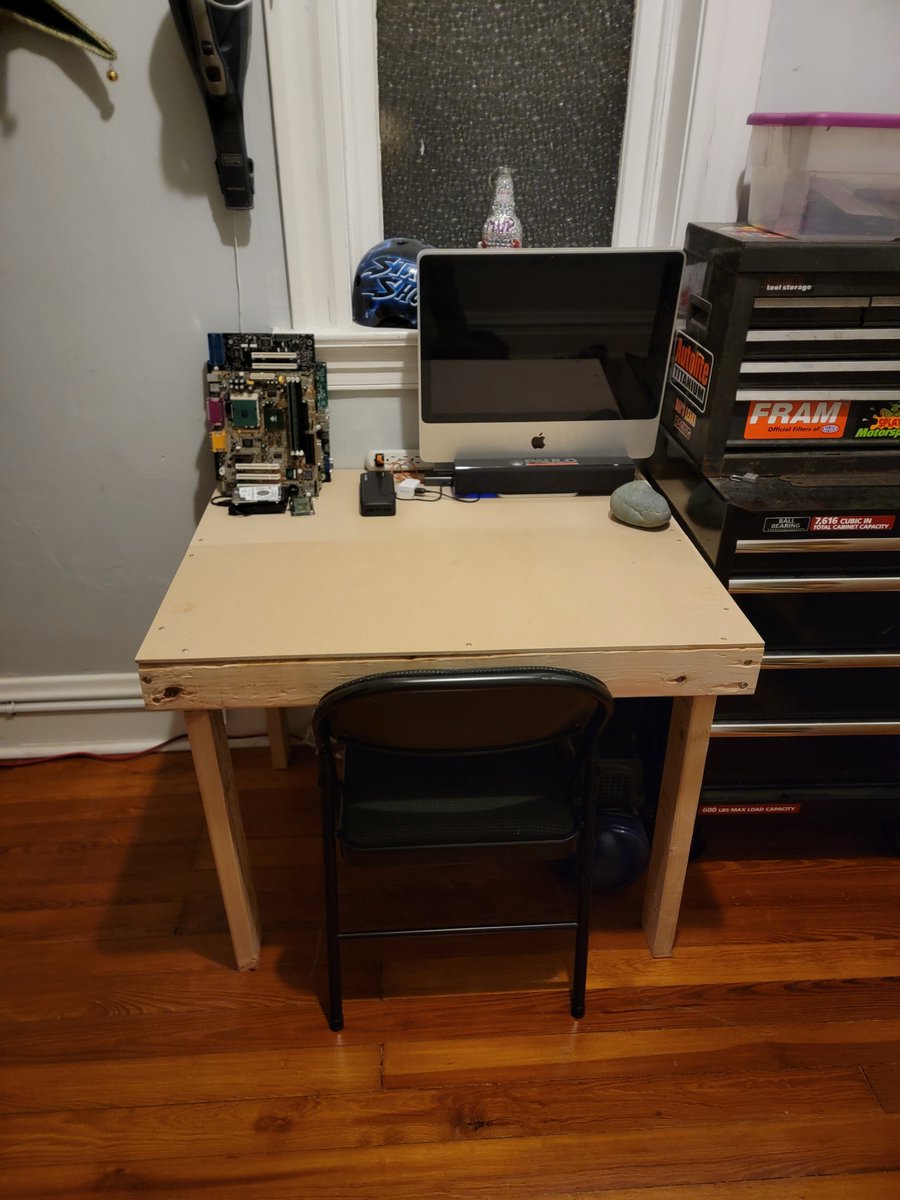Staticasaurus's tweet photo. I wanted a smaller work table.  So for $36 bucks I built my own.  

#justengineerthings #alsogoodwithmyhands #noobcarpenter https://t.co/9xao2Vuwxa