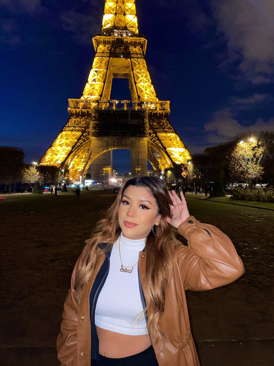yuulissaaa's tweet photo. Livin my best life in Paris✨ https://t.co/fBmYLbAw8g
