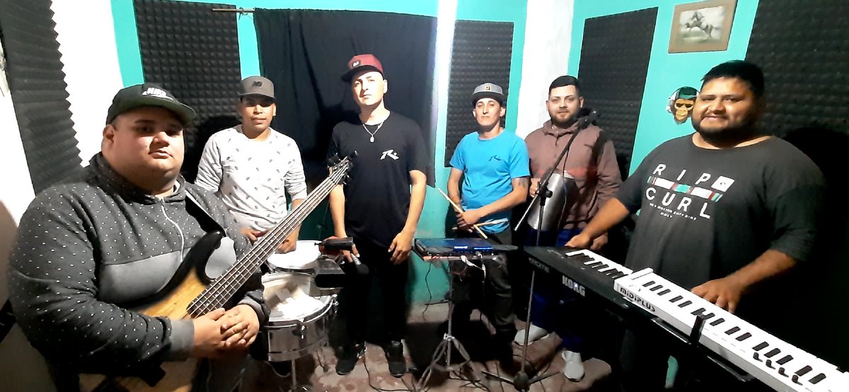GringoChimpanc1's tweet photo. Suena Chimpan c #sep #sep #cumbia #musica https://t.co/PrSeu7PxxF