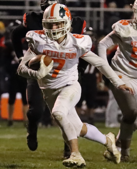 KettleRunFB's tweet photo. 57 points🚀for the offense last night!

@Beaulang4 325YD 83% (15/18) with 4TD &amp; 1int, 71 YD rush

@MehaffeyPeyton 110YD total with 2TD

@jac0brobinson 128YD/6catch/1TD
@TapscottJordan 119/6/2

@Colton04558304, Andrew Strickland, &amp; Logan Branham all rushed for TDs

#RollCougs🐾 https://t.co/PEL7kyuYel