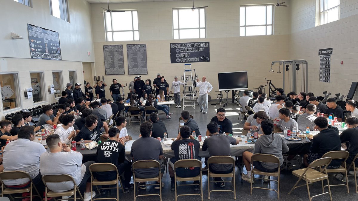 USPanthers's tweet photo. 🏆🐾PantherNation🐾🏆
Thank you to our amazing Football Booster Club &amp; Parents for providing a delicious Championship Lunch for your 30-6A District Champions!! 

#RISEwithUS🐾
#TrophySeason🏆🏆 https://t.co/t04LN6XMpz