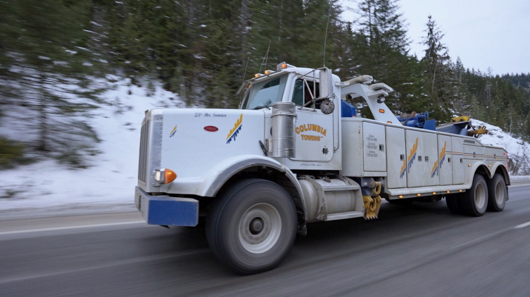 HWYThruHell's tweet photo. RT if you're excited for an all new episode of #HWYThruHell MONDAY on @DiscoveryCanada! Tune in at 10pm ET/7pm PT https://t.co/JJmzJSX5Gl