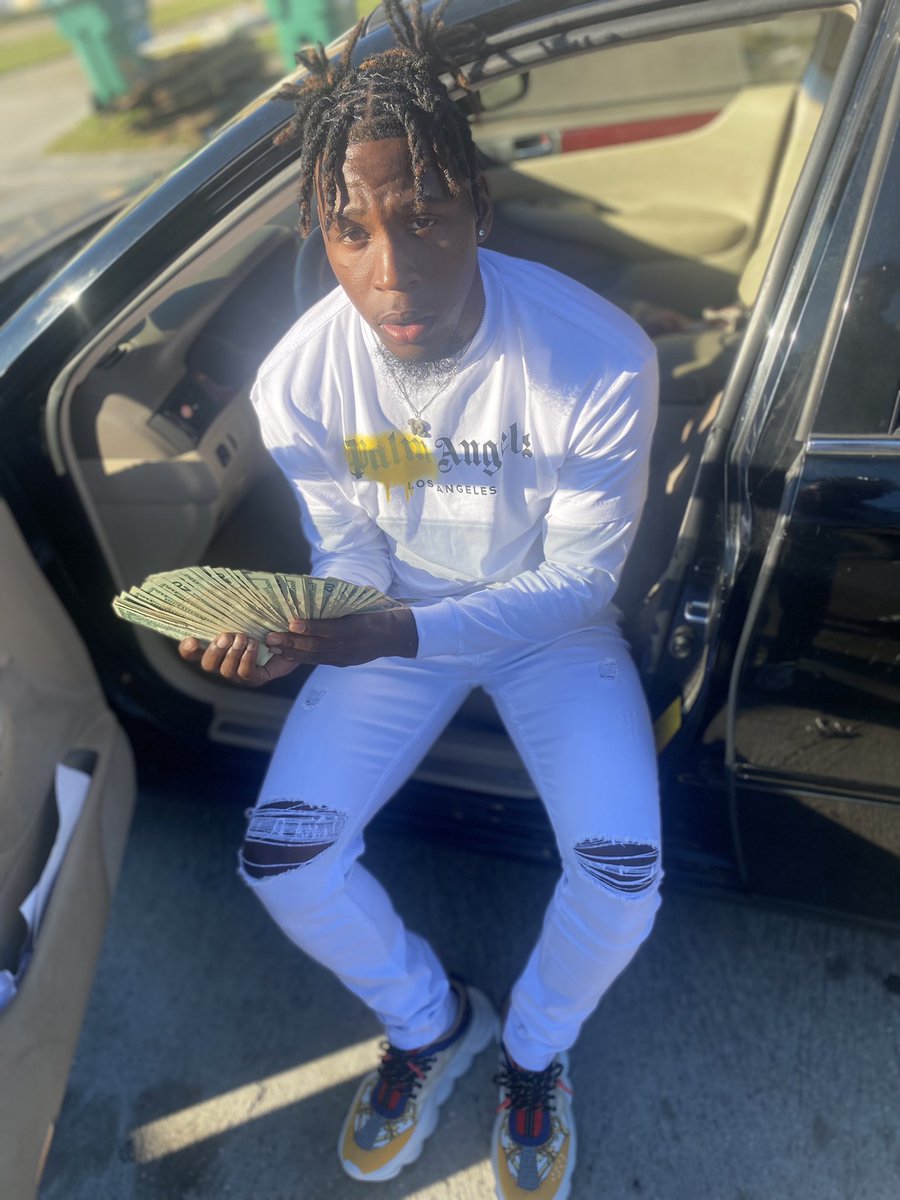 BeeNola12_'s tweet photo. Really from the trenches, boy, I swear you should've seen where we stayed.🤍#Blessed20 #ClockBaby https://t.co/UeY7DBdsza
