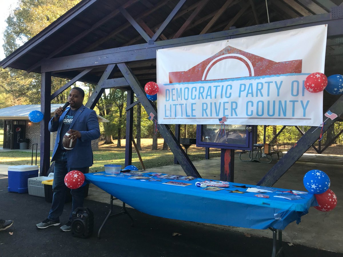 LittleRiverDems's tweet photo. Thank you @JonesForAR, @JoshforArkansas, @DanWhitCongress, and @Vote4Rus2022 for being apart of our Kick Off Picnic. https://t.co/nesTuQyT0J