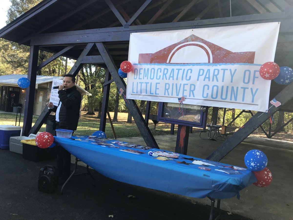 LittleRiverDems's tweet photo. Thank you @JonesForAR, @JoshforArkansas, @DanWhitCongress, and @Vote4Rus2022 for being apart of our Kick Off Picnic. https://t.co/nesTuQyT0J