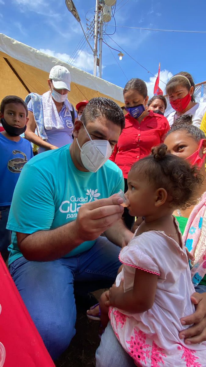 OviedoPSUV's tweet photo. (3/4) También garantizamos su alimentación  y crecimiento con la Feria del Campo Soberano y todo el despliegue de nuestras misiones sociales.

#LeerIndependiza
#VamosCiudadGuayana https://t.co/ZKXz3rtbxB