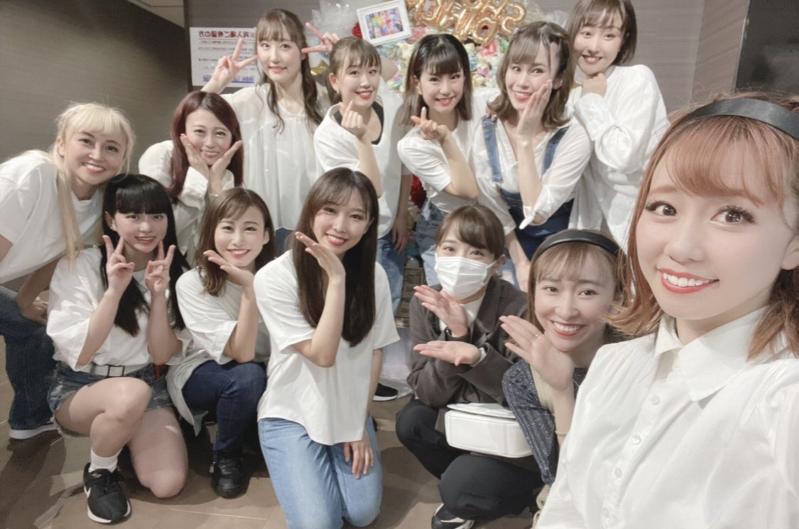 立ち上げ大変だったからこそみんなにはごめんねとありがとうがいっぱい🥺
今日の敵は「怪物」かなー。メドレーの歌詞心にめっちゃ刺さるよね🥺
でもでもコレオは偉大な先輩方なので！しっかり！がんばろーっと！！