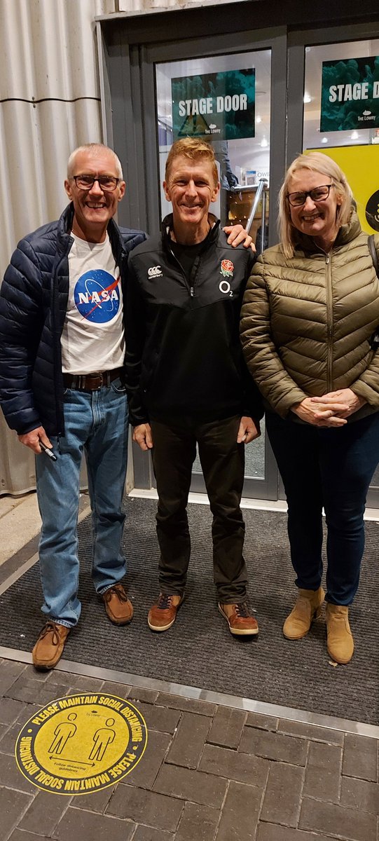 RickyMacca6's tweet photo. Fascinating insight into @astro_timpeake journey into space, fantastic show.
Even got my t-shirt signed by the man himself. 
#astronaut #ISS #SPACEMAN https://t.co/G4SHb9f9qX