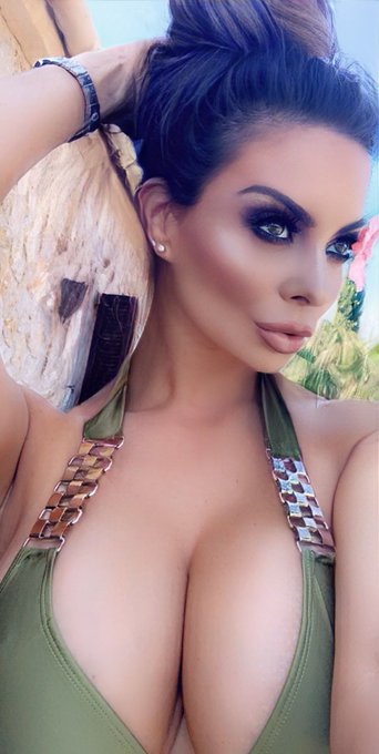 Get me to USA I need ya✈️🌴 https://t.co/zdBNAs5bmT<a href="/tag/linseydawnmckenzie"class="tags"><span>#linseydawnmckenzie</span></a>